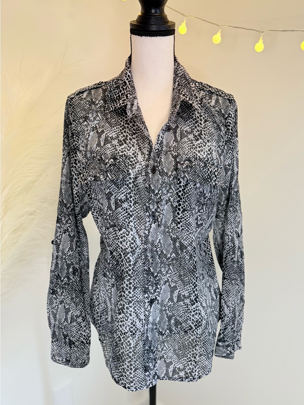 🌾 Michael Kors Black‎ and White Snake-Print Button Front Shirt